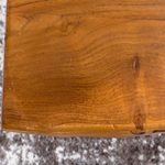 FineBuy Design Couchtisch MAILO Massivholz Tisch Baumkante 56 x 38 x 51 cm | Sheesham Holztisch mit Metallbeinen | Wohnzimmertisch im rustikalen Landhausstil